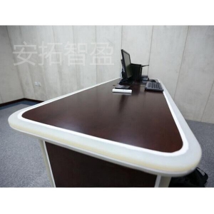 三方谈话桌：方寸造型里的执fa设计智慧