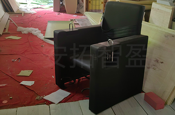 ATZY-R-12型木质软包审讯椅(图1)