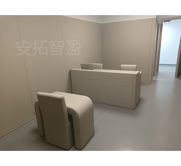 ATZY-ZNZ-55型软包智能审讯桌(图1)